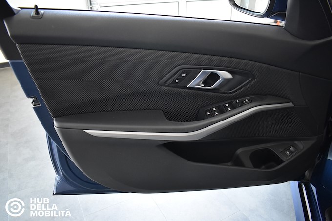 BMW 318d 48V Touring Business Advantage