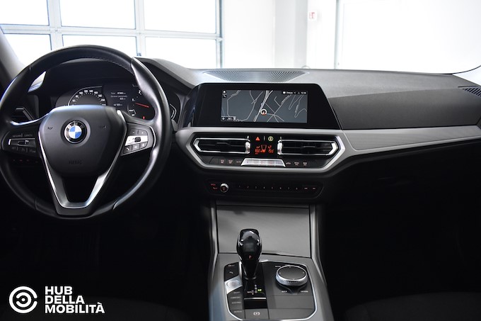 BMW 318d 48V Touring Business Advantage