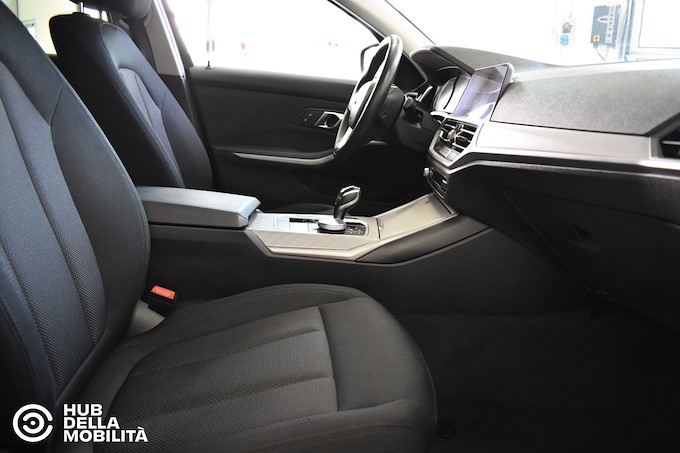 BMW 318d 48V Touring Business Advantage