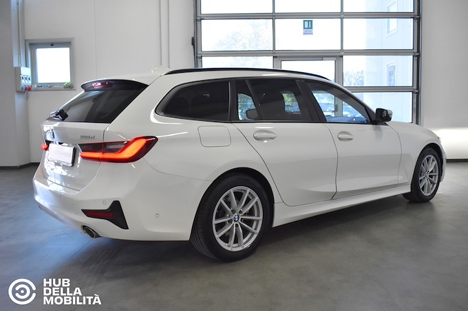 BMW 318d 48V Touring Business Advantage
