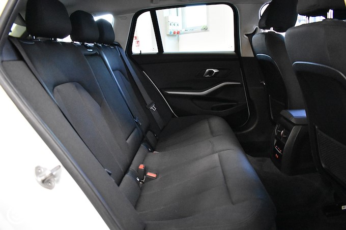 BMW 318d 48V Touring Business Advantage