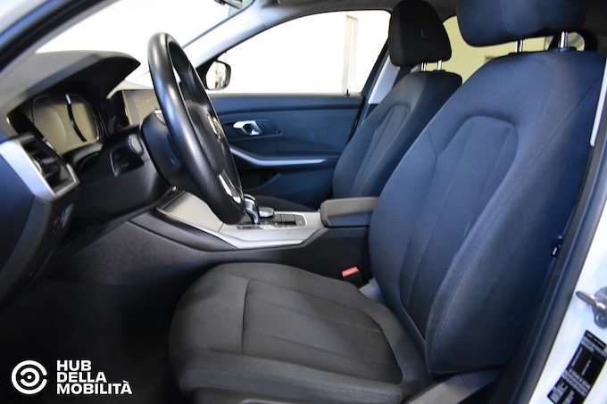 BMW 318d 48V Touring Business Advantage