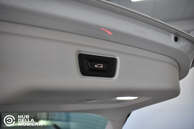 BMW 318d 48V Touring Business Advantage