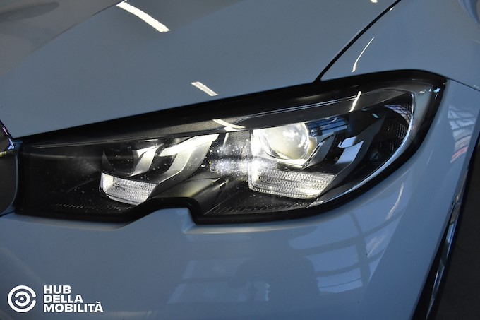 BMW 318d 48V Touring Business Advantage