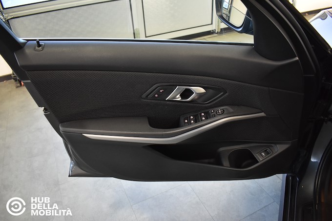 BMW 318d 48V Touring Business Advantage