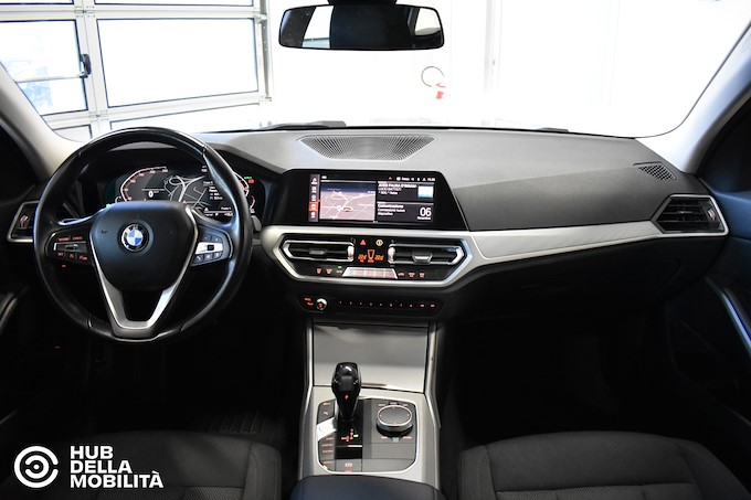 BMW 318d 48V Touring Business Advantage