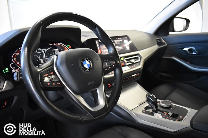 BMW 318d 48V Touring Business Advantage