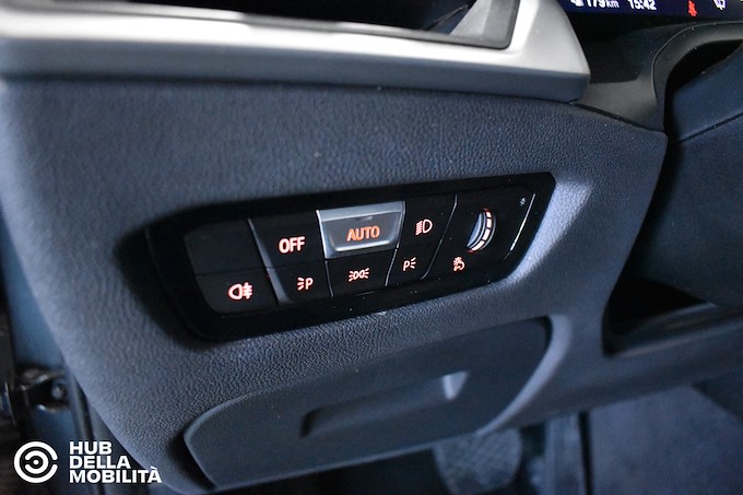 BMW 318d 48V Touring Business Advantage