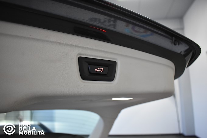 BMW 318d 48V Touring Business Advantage