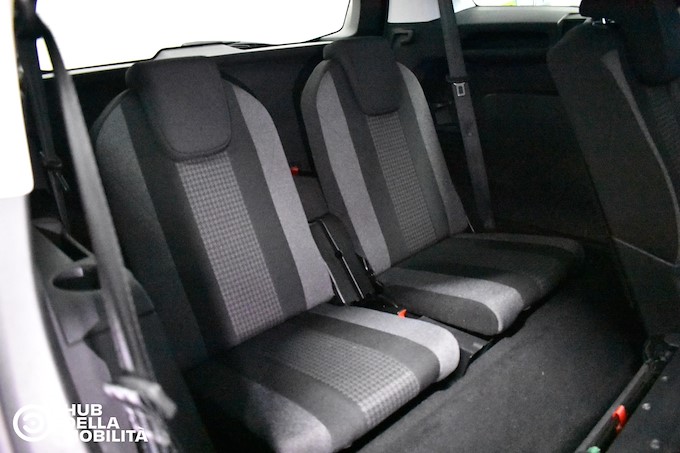 PEUGEOT 5008 BlueHDi 130 S&S EAT8 Business