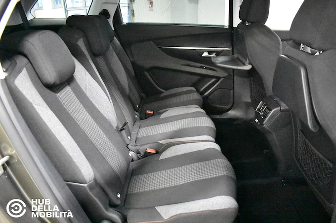 PEUGEOT 5008 BlueHDi 130 S&S EAT8 Business