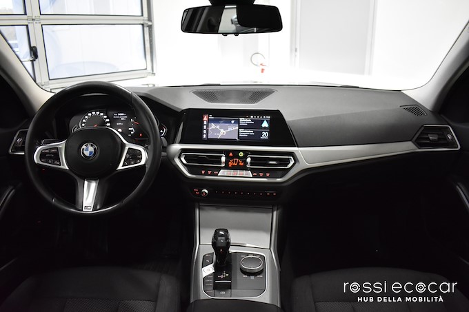 BMW 320d 48V Touring Business Advantage