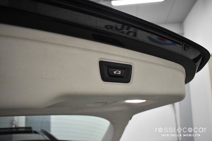 BMW 320d 48V Touring Business Advantage