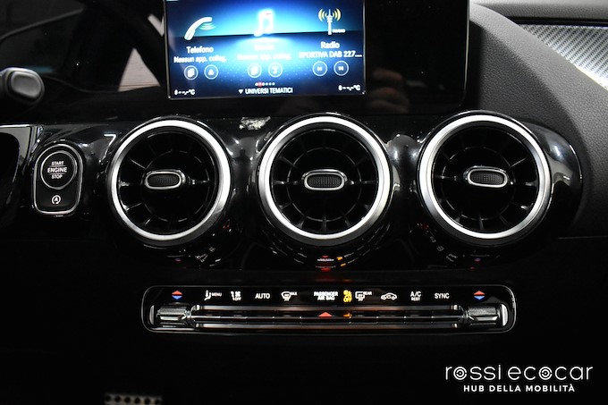 MERCEDES-BENZ GLA 200 d Automatic Premium