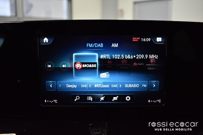 MERCEDES-BENZ GLA 200 d Automatic Premium