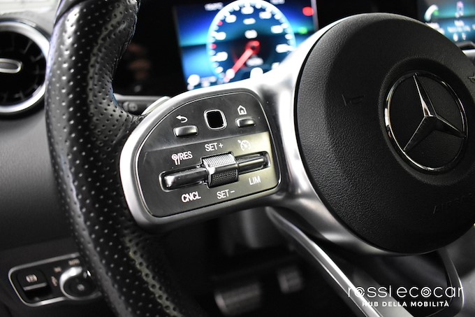 MERCEDES-BENZ GLA 200 d Automatic Premium