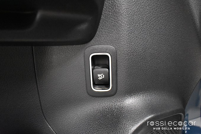 MERCEDES-BENZ GLA 200 d Automatic Premium