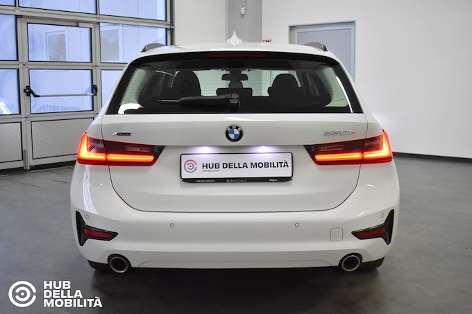 BMW 330e xDrive Touring Business Advantage