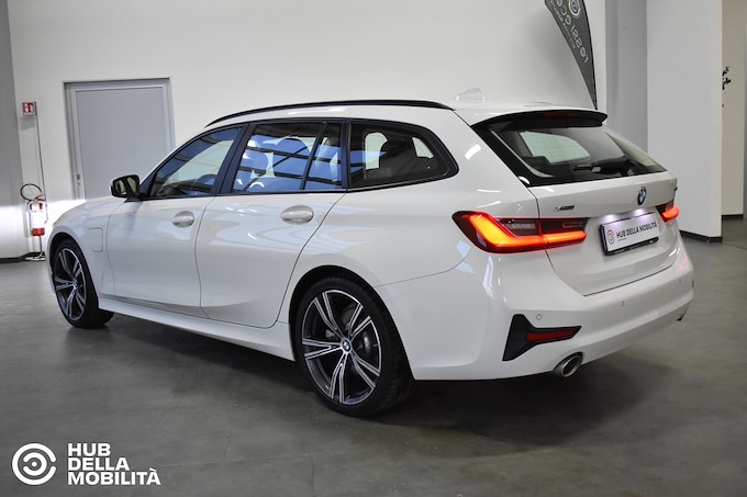 BMW 330e xDrive Touring Business Advantage