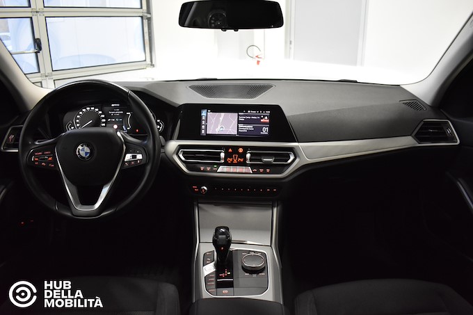 BMW 330e xDrive Touring Business Advantage