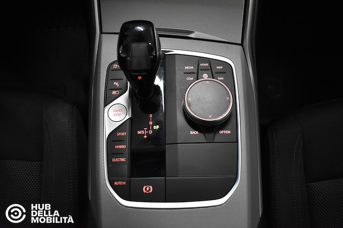 BMW 330e xDrive Touring Business Advantage