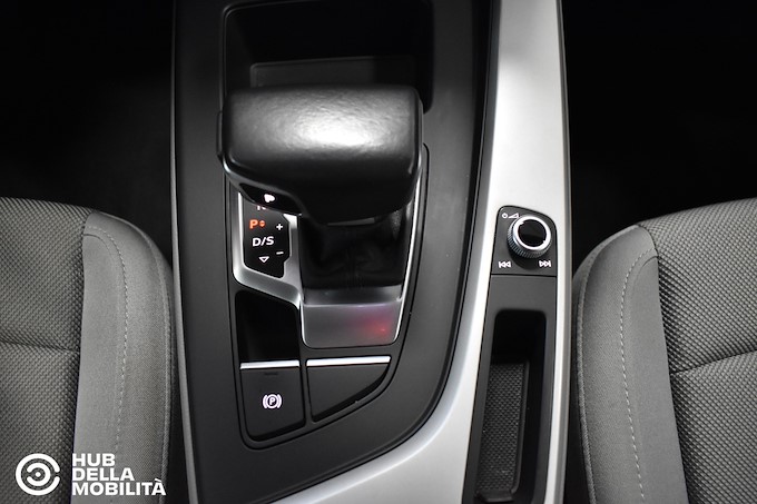 AUDI A4 Avant 40 TDI quattro S tronic Business Advanced