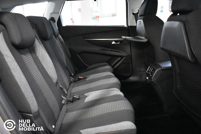 PEUGEOT 5008 BlueHDi 130 S&S EAT8 Business