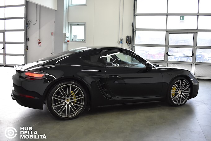 PORSCHE 718 Cayman 2.0