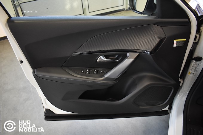 PEUGEOT 2008 PureTech 100 S&S Allure Navi Pack