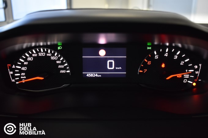 PEUGEOT 2008 PureTech 100 S&S Allure Navi Pack