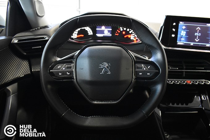 PEUGEOT 2008 PureTech 100 S&S Allure Navi Pack