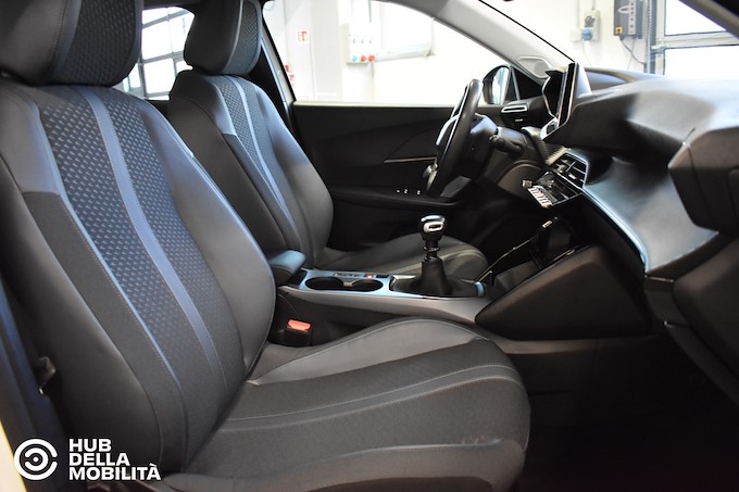 PEUGEOT 2008 PureTech 100 S&S Allure Navi Pack