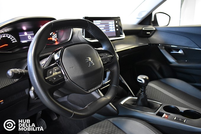 PEUGEOT 2008 PureTech 100 S&S Allure Navi Pack