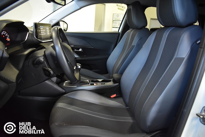 PEUGEOT 2008 PureTech 100 S&S Allure Navi Pack