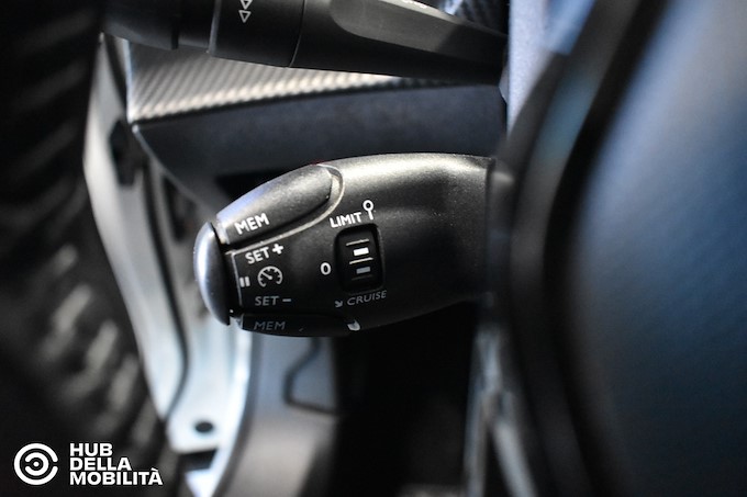 PEUGEOT 2008 PureTech 100 S&S Allure Navi Pack