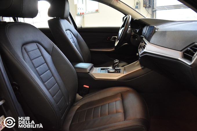 BMW 318d 48V Touring Business Advantage