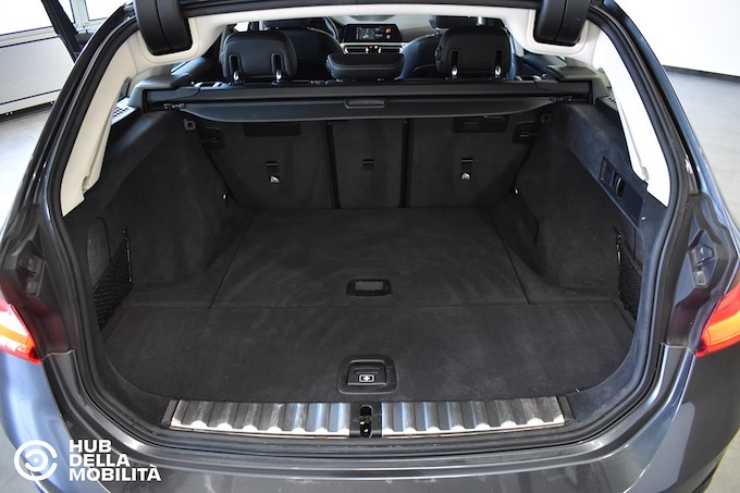 BMW 318d 48V Touring Business Advantage