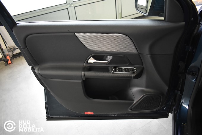 MERCEDES-BENZ GLA 180 d Automatic Business