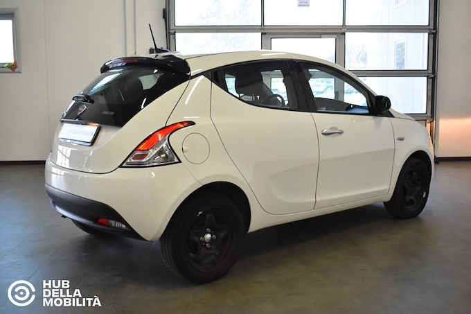 LANCIA Ypsilon 1.0 FireFly 5 porte S&S Hybrid Silver Plus