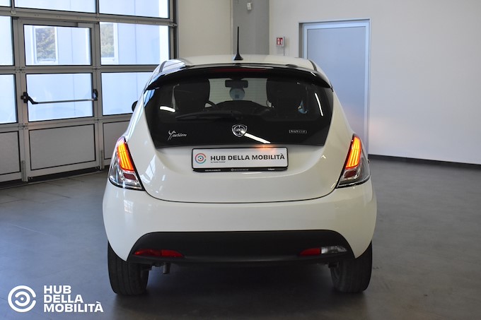 LANCIA Ypsilon 1.0 FireFly 5 porte S&S Hybrid Silver Plus