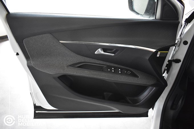 PEUGEOT 3008 BlueHDi 130 S&S EAT8 Business