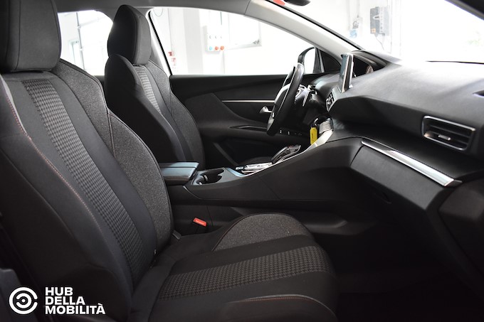 PEUGEOT 3008 BlueHDi 130 S&S EAT8 Business