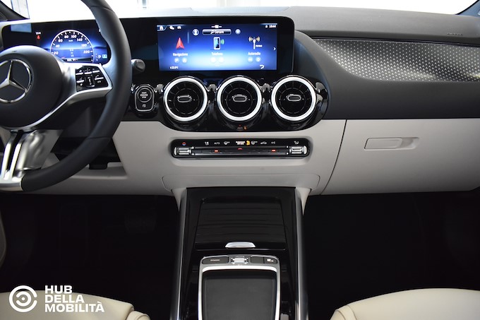 MERCEDES GLA 180 D AUT. BUSINESS EXTRA