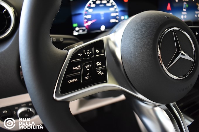 MERCEDES GLA 180 D AUT. BUSINESS EXTRA